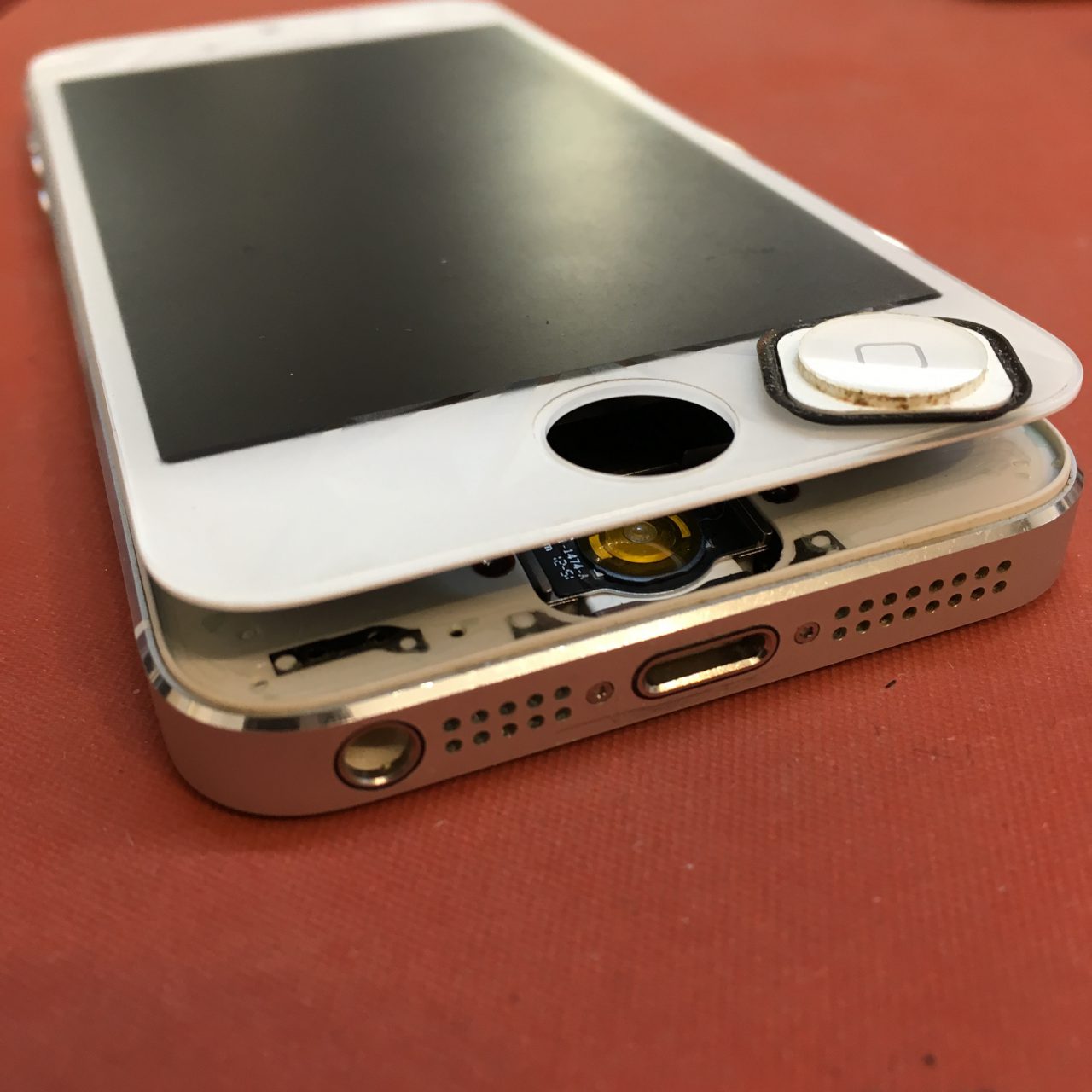 iPhone 5 au バッテリー膨張 交換 修理