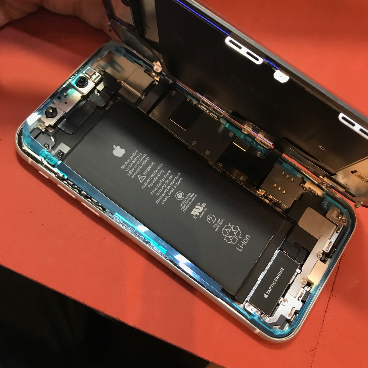 iPhone 11 au 画面真っ暗 フロントパネル交換 修理