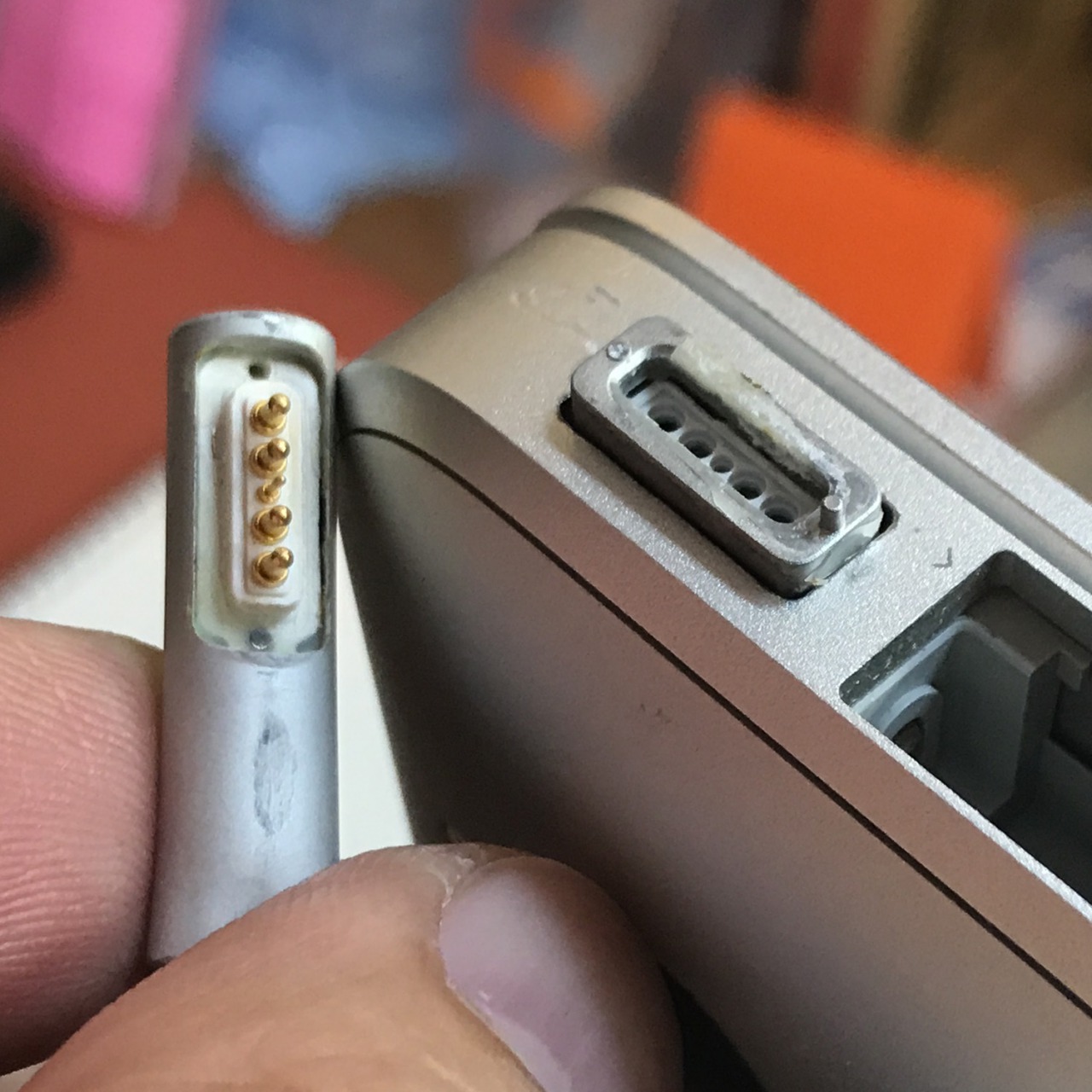 MacBook 2016 8GB,1TBシルバー 本体 凹みあり 電源不良 MacBook 2016 8GB,1TBシルバー 本体 凹みあり 電源不良 MacBook