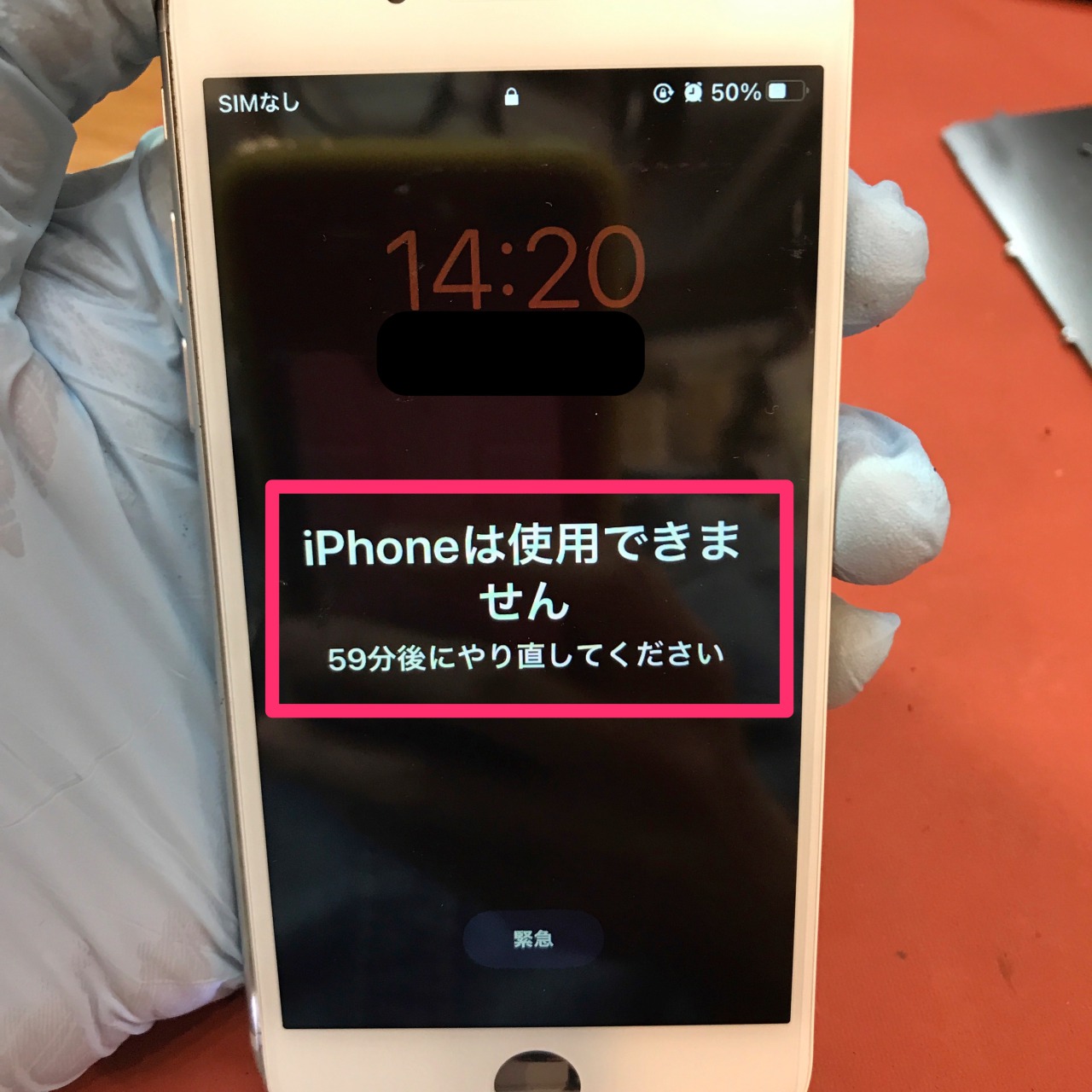 iPhone 8 SIMなし 液晶ガラス割れ 誤動作でロック画面になる フロント 
