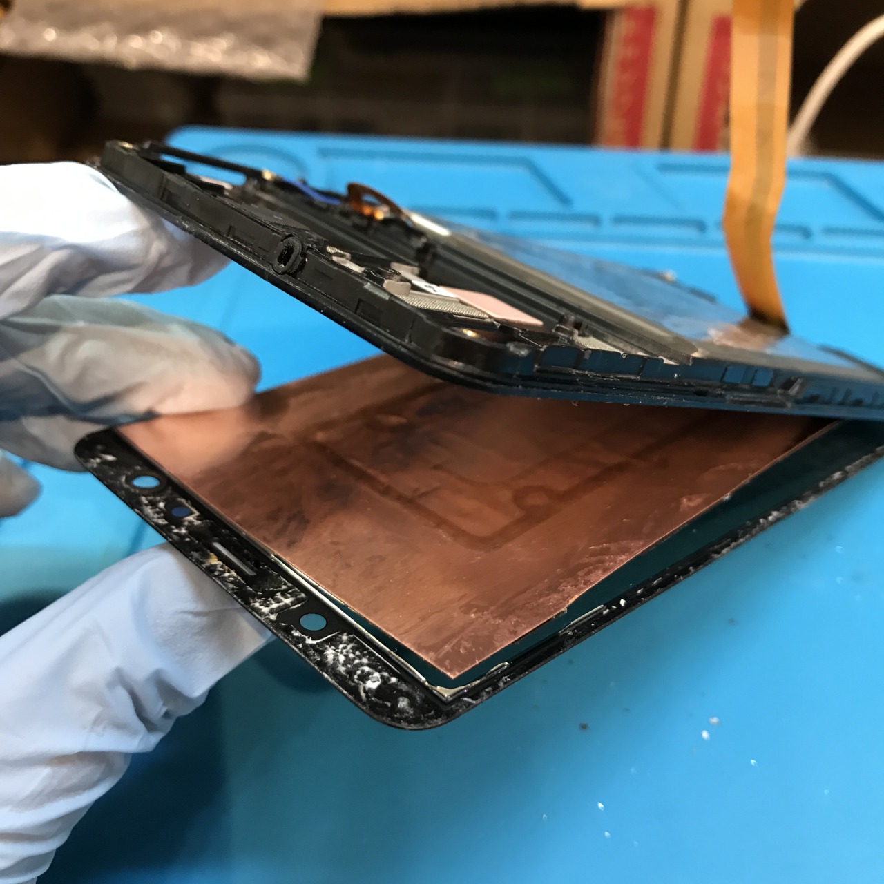Samsung Galaxy A7 画面が映らない 電源は入っている反応はある