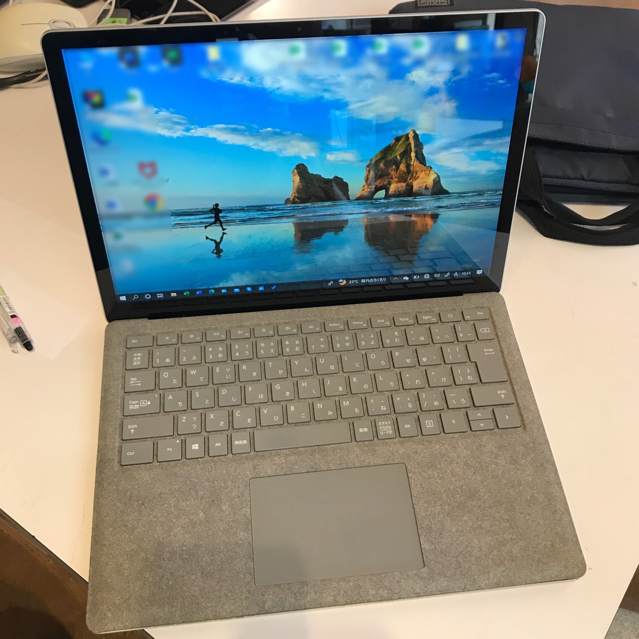 Microsoft Surface Laptop Model 1769 バッテリー膨張 交換修理