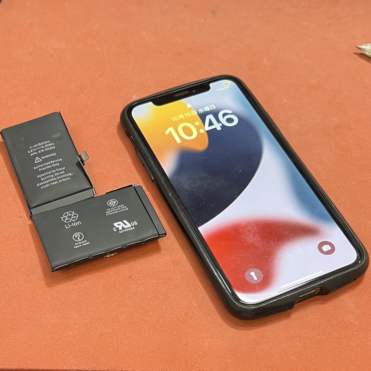 iPhone X バッテリー膨張で画面が開いてしまう 交換修理